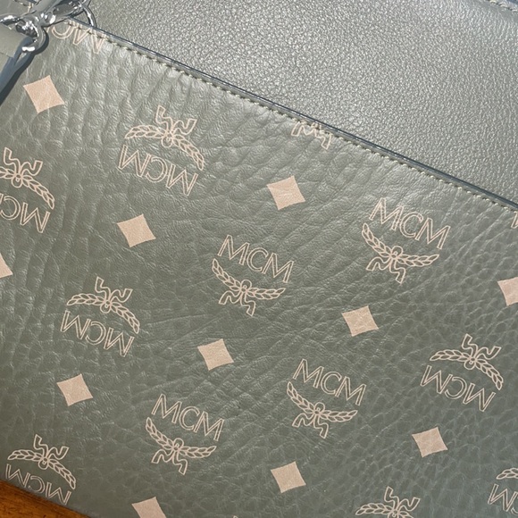 This is a band new sea turtle MCM cross body - Picture 2 of 6